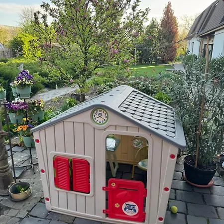 Garden House Apartment *
